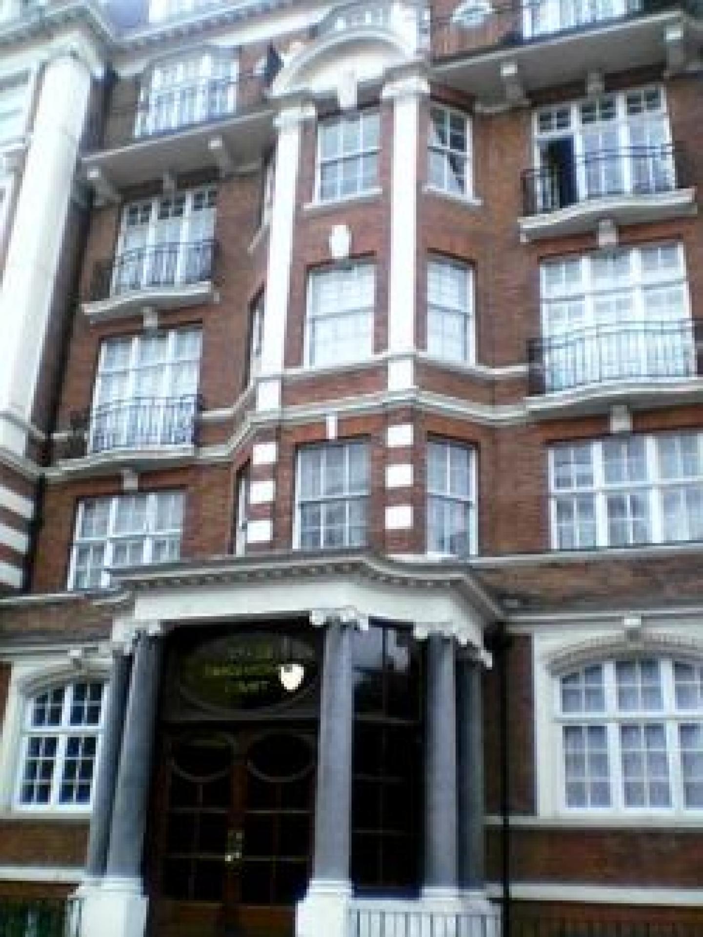 			New Instruction, 3 Bedroom, 1 bath, 1 reception Flat			 Sandringham Court, Maida Vale W9 w9